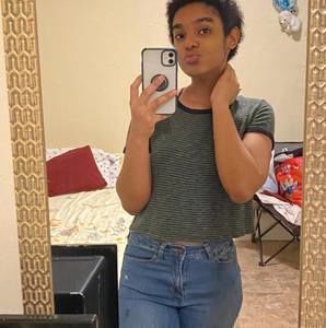 Meet your Posher, Leonela